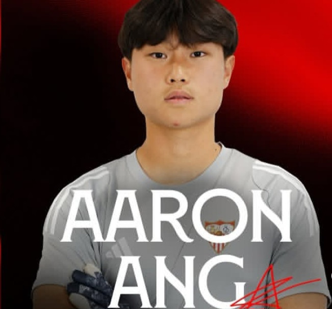 Kiper muda Indonesia Aaron Ang resmi bergabung bersama tim Eropa Sevilla U-19. [Instagram]